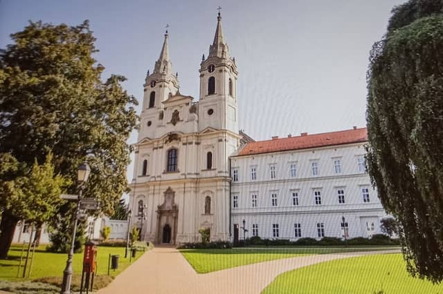 Középkori Apátság (romkert) - Image 1