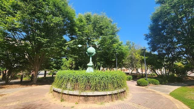 Hardin Garden - Image 1