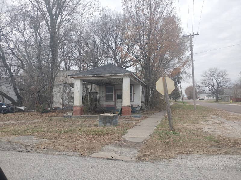 Former Standard Oil Gas Station - Image 2