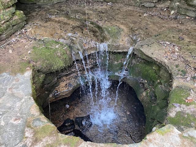 Sinking spring - Image 1