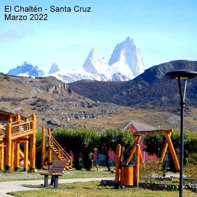 Plaza y parque infantil - Image 1