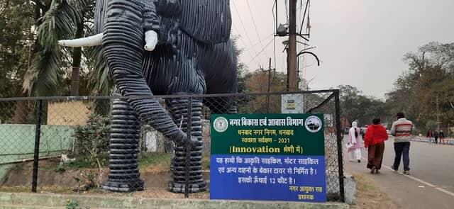 Scrap Tyre Elephant Structure - Image 1