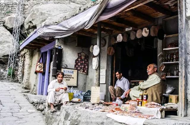Karimabad Bazar - Image 1