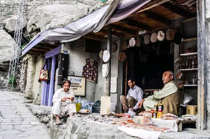 Karimabad Bazar - Image 1