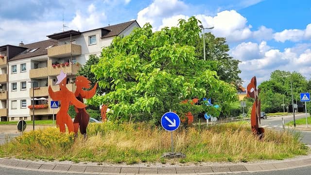 Sieben spielende Kinder (Stahlfiguren) Kreisverkehr Castroper- Sodinger Str - Image 2