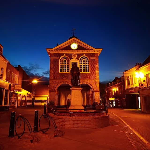 Sir Robert Peel Statue - Image 1