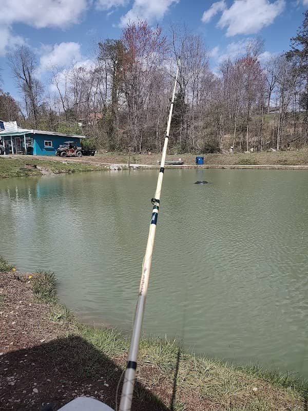 Off The Hook Fishing Lake - Image 3