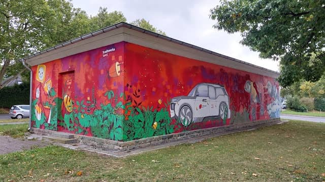 Trafohäuschen mit Graffiti-Kunst - Image 1