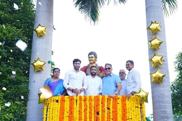 Super Star Krishna Statue Vijayawada - Image 1