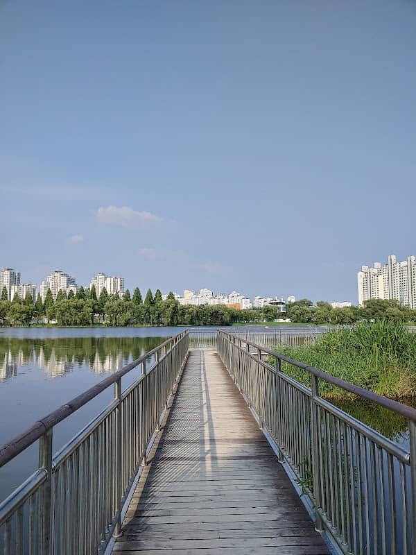 Irwol Lake Park - Image 1