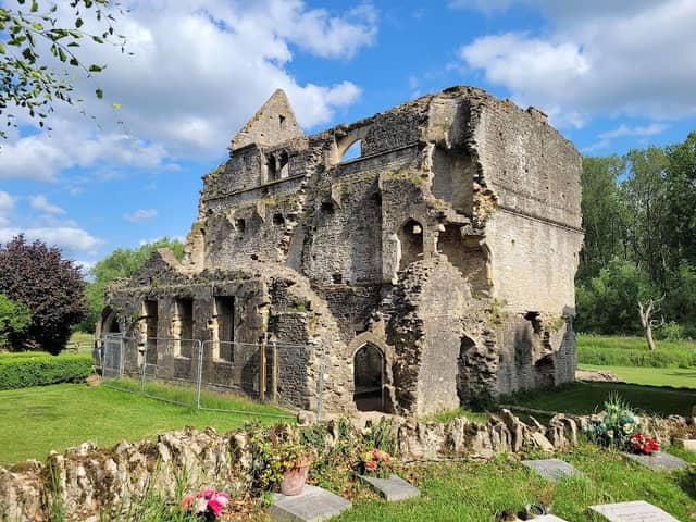 Minster Lovell Hall & Dovecote - Image 2