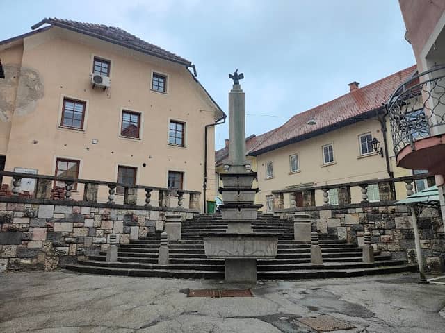Plecnik staircase and arcades - Image 1