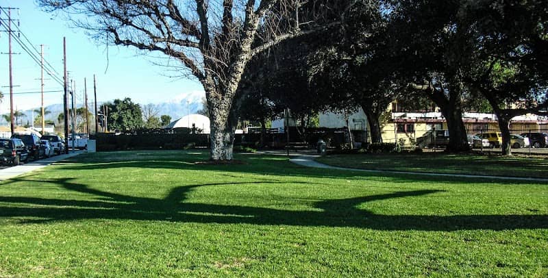 Oak Tree Square Park - Image 2