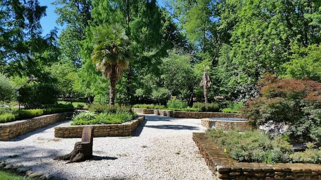 McComb Park/Beaver Memorial Garden - Image 1