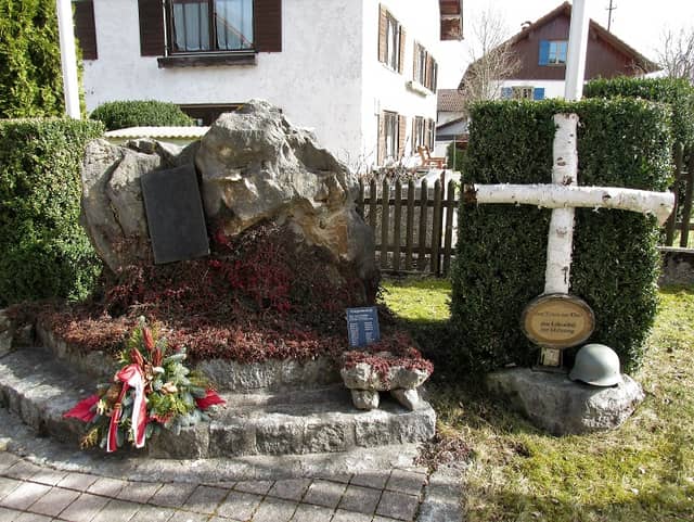 Kriegerdenkmal - Image 1