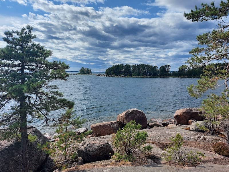 Nature trail - Image 1