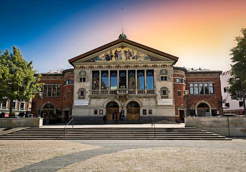Bishop's Square - Image 2