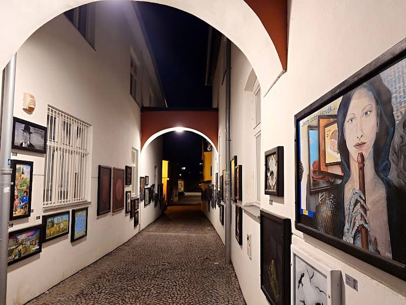 Venkovní galerie - Image 1