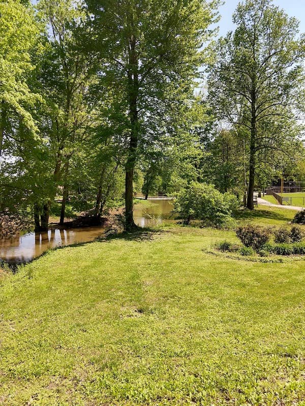 Riverside Park - Image 1