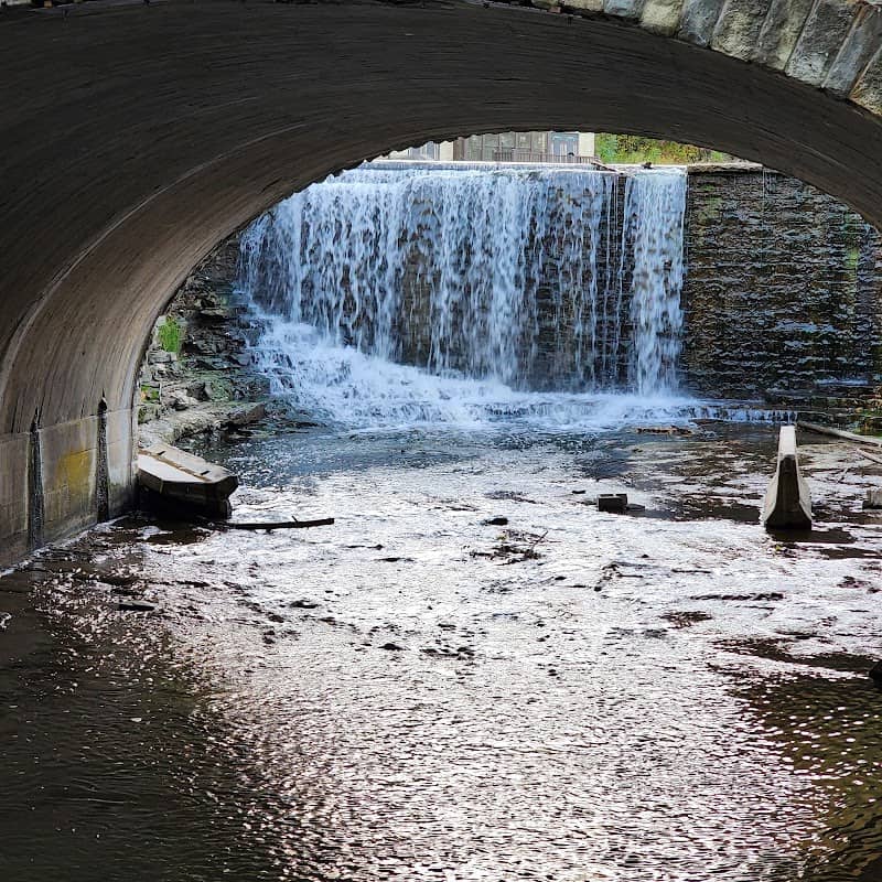 Oak Creek Parkway - Image 3