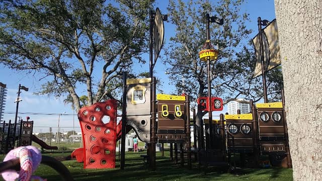 Town park - Image 2