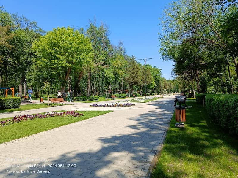 Grădina Publică Bârlad - Image 1