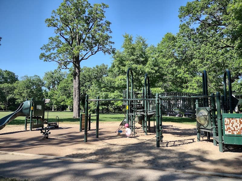 Village Green Park - Image 2