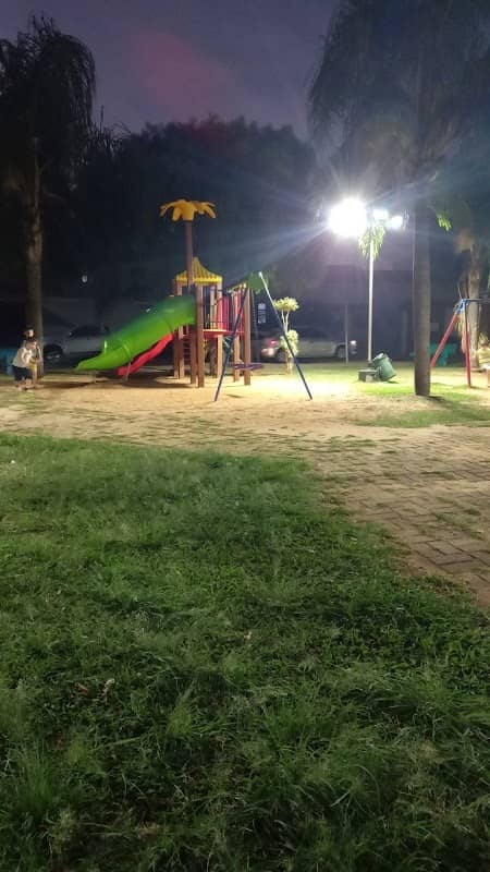 Praça pública - Image 1