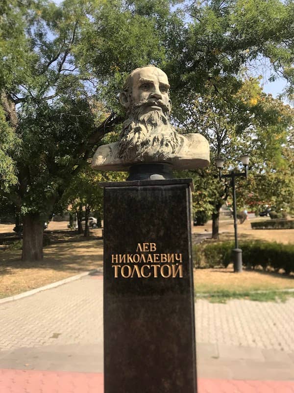 monument to Leo Tolstoy - Image 1