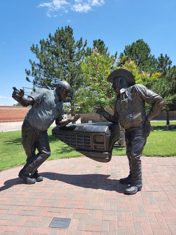 Derrick Floor Sculpture - Image 2