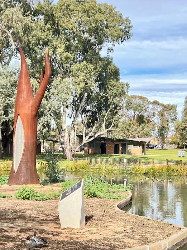 LONGWE TREE SCULPTURE - Image 1