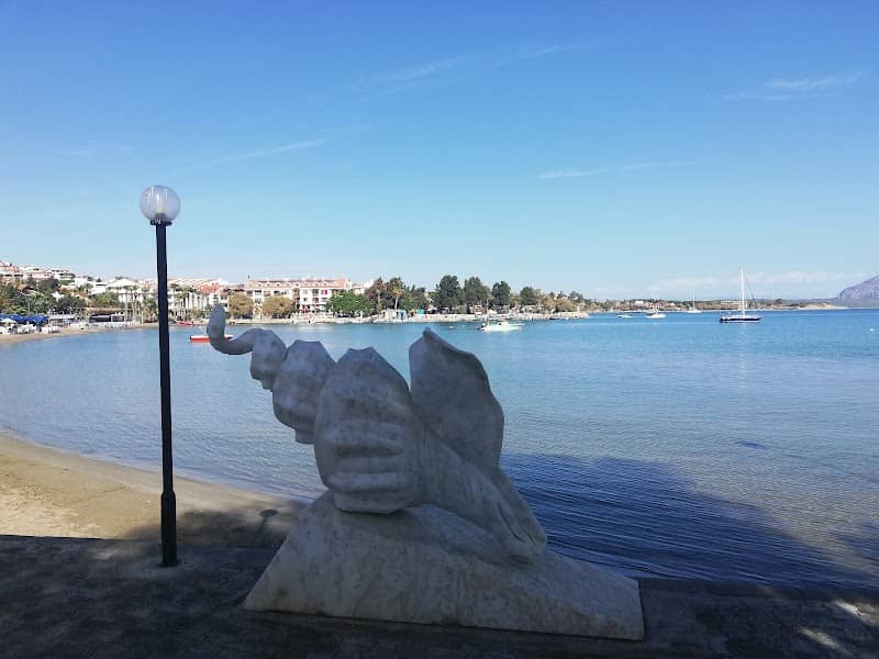 Seashell statue - Image 1