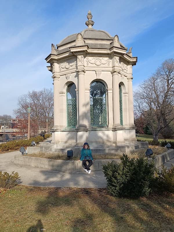 Glos Memorial Park - Image 2