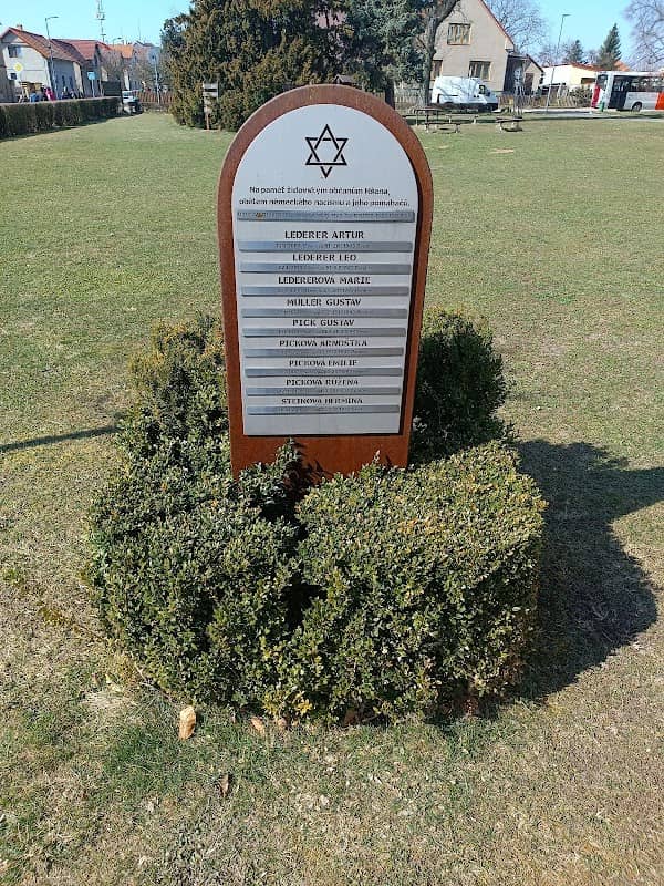 Památník obětem holocaustu - Image 1