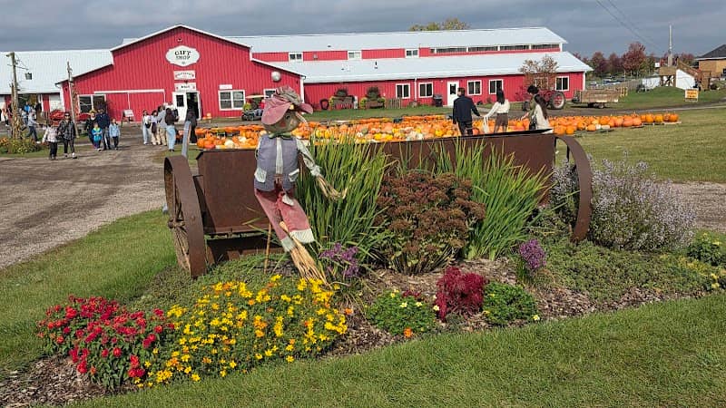Richardson Adventure Farm Parking - Image 3