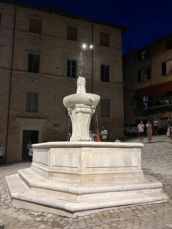 Fontana Pubblica di Piazza Mazzini - Image 1