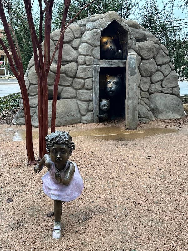 'The Three Bears' Statues - Image 1