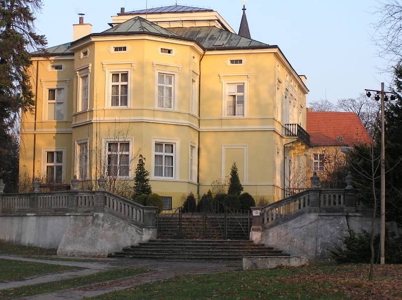 Castle Dolní Počernice - Image 1