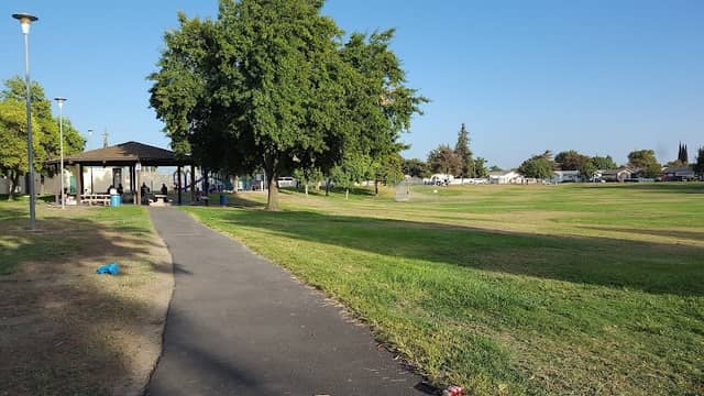 Roeding Heights Park - Image 1