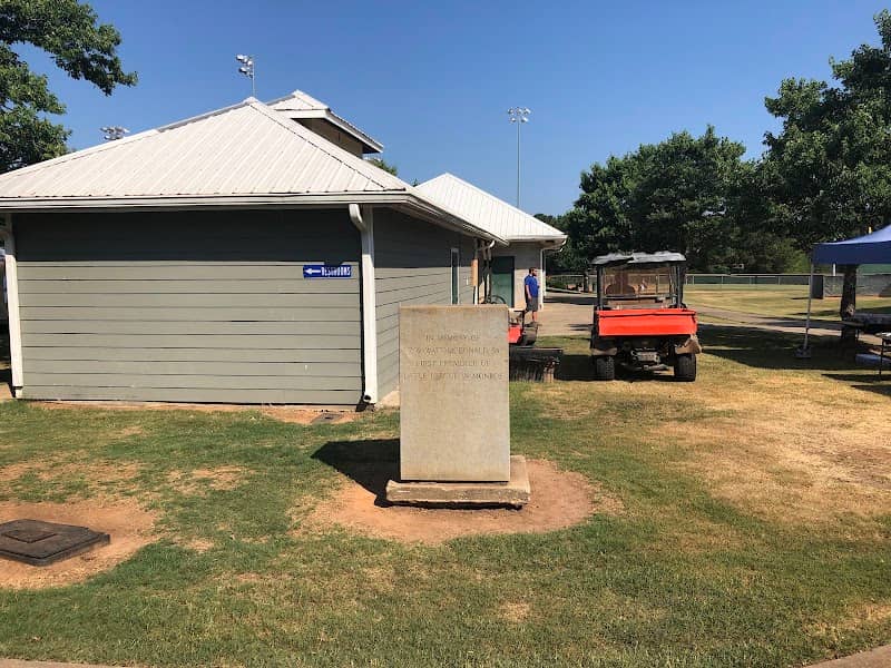 Monroe baseball park - Image 1