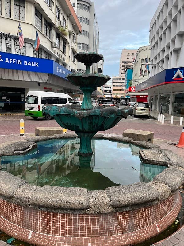 Gaya Street Fountain - Image 1