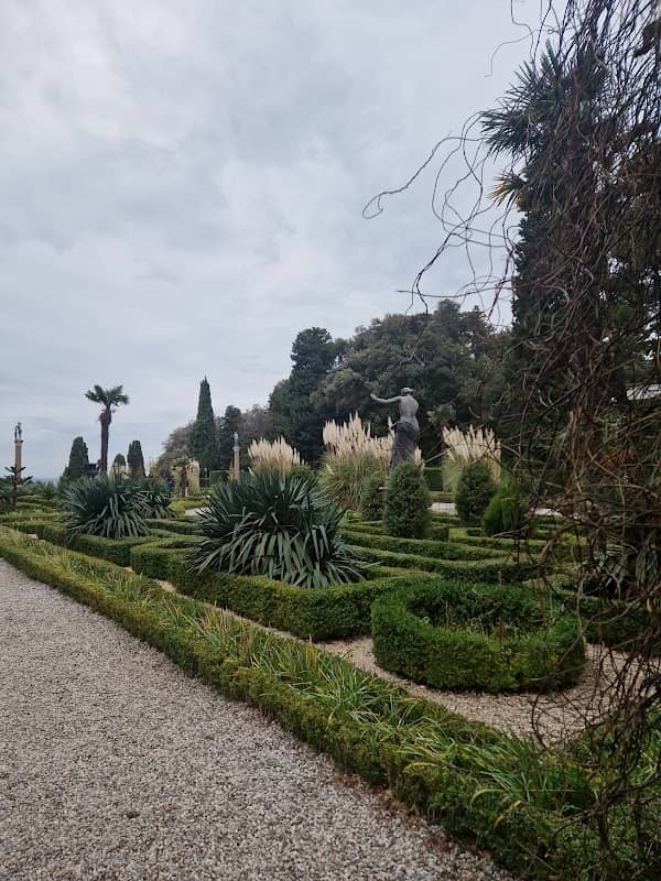 Scalinata monumentale verso il mare - Image 1