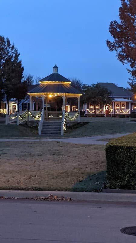Gazebo Park - Image 1