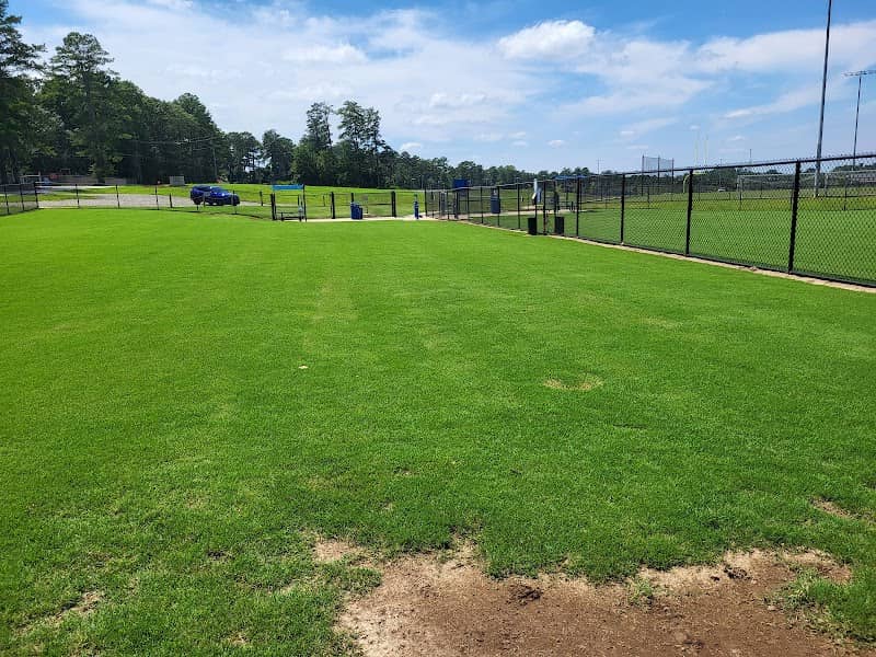 Victor-Lord Dog park - Image 1