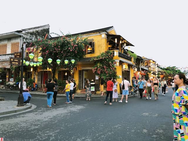 Hoi An sculpture promenade - Image 3