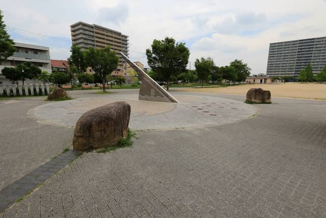 鳳公園 日時計 - Image 1