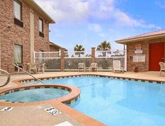 Super 8 by Wyndham Pascagoula - Image 1