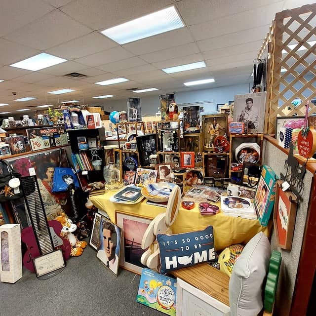Oxford Barn Flea Market - Image 1