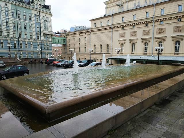 Fontan U Novoy Stseny Bol'shogo Teatra - Image 1