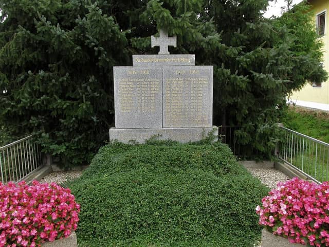 Kriegerdenkmal - Image 1